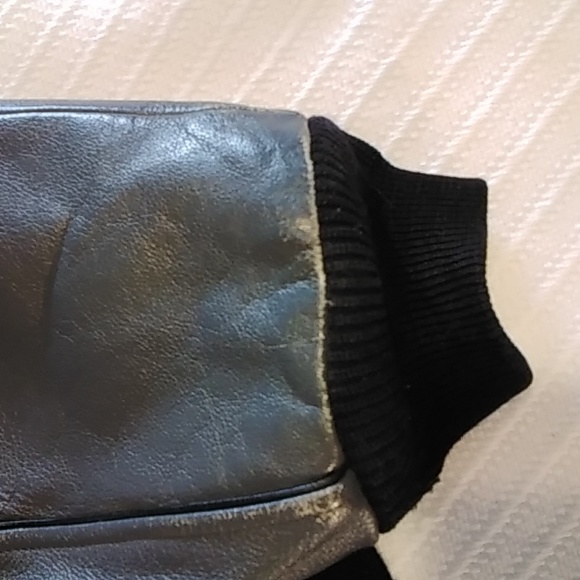 Harley Davidson heavy leather riding jacket. - Picture 2 of 9